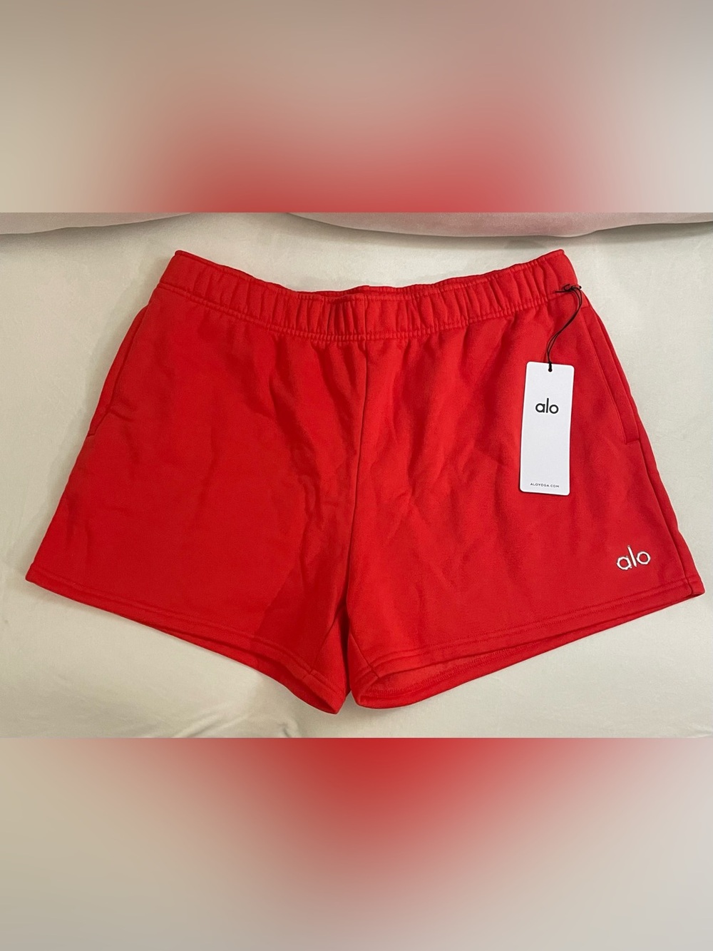 ALO Yoga Accolade NWT Relax Fit Bright Red Fleece Shorts Size M - Picture 4 of 8